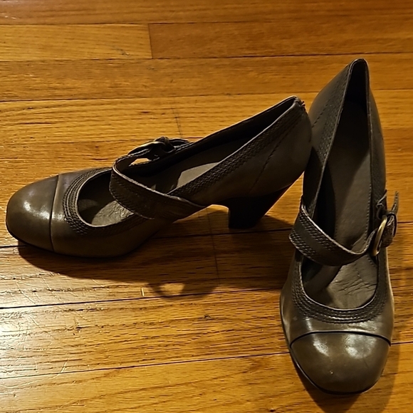 Nurture Women's Tan/Light brown Mary Jane Heels, EUC - Picture 1 of 4